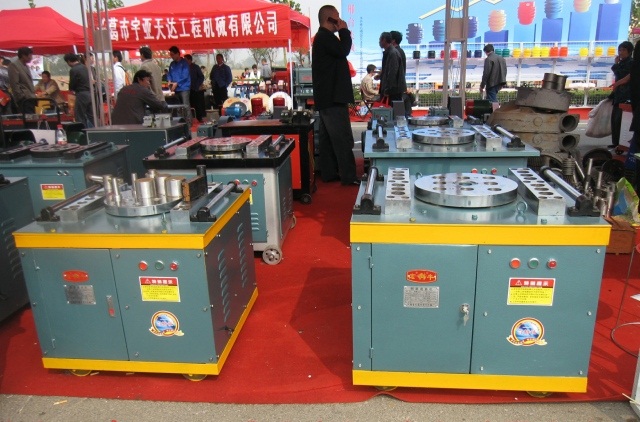 Máy uốn sắt GW50 